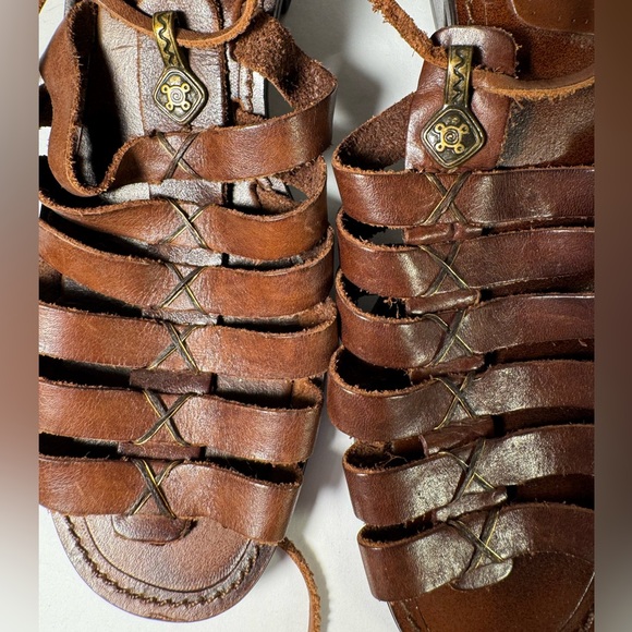 Vintage BCNY International Brown Leather Sandals Ankle Straps Gold Details - Picture 3 of 9